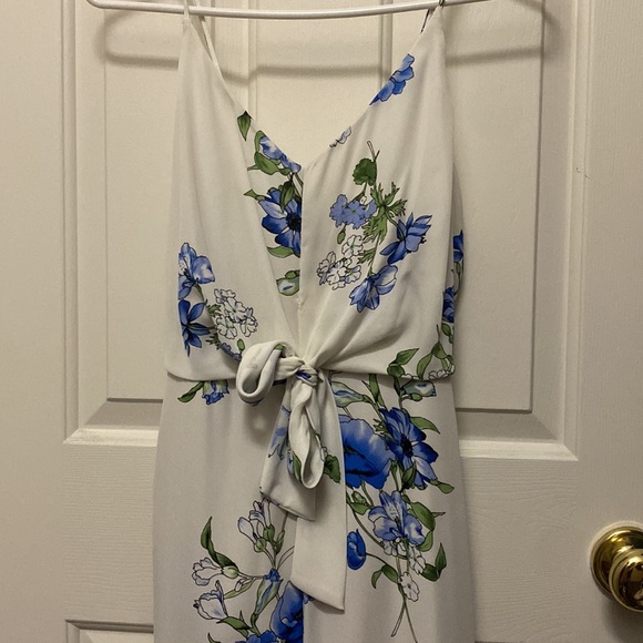 Only worn once! Spring time staple! - Picture 2 of 4